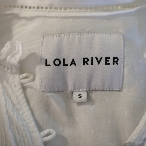 White Pleated Buttoned Blouse with Mandarin Collar - Picture 10 of 10